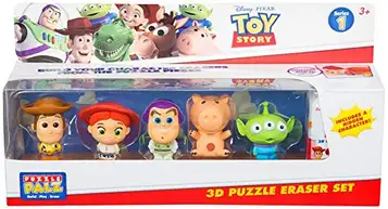 TOY STORY Sambro Disney  4 samlarfigurer   Med Woody, Buzz, Alien, Hamm och Jessie   Bygg dina egna figurer med pusselbitar   Från 3 år   1 dold figur